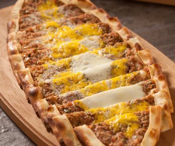 Kıymalı Yum. Pide - A Turkish style pizza with minced meat and egg on